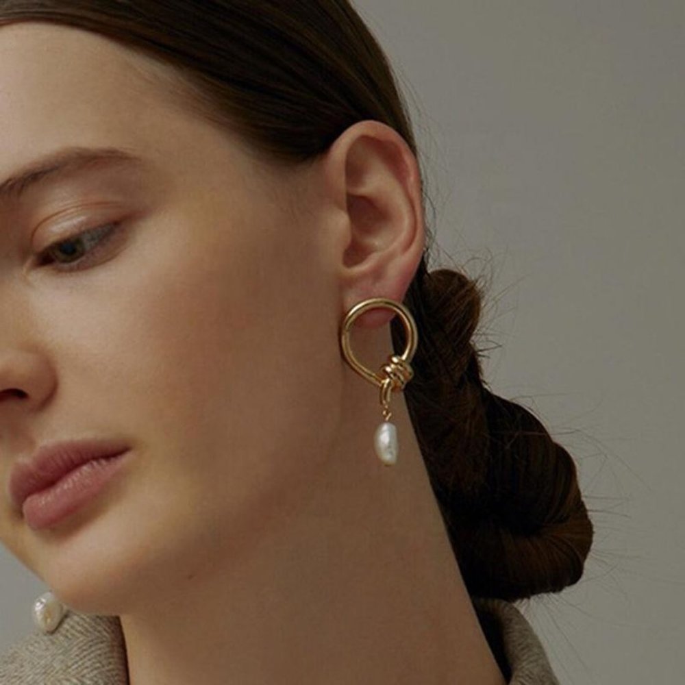 Holly Pearl Earrings